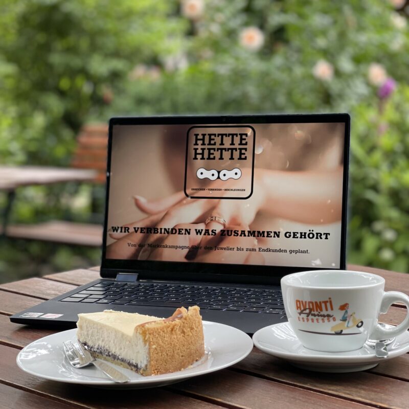 Laptop Kuchen Café